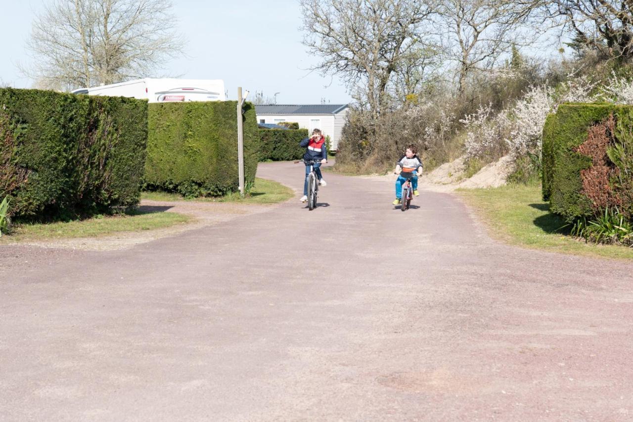 Camping Les Carolins Saint-Lo-d'Ourville Exteriér fotografie